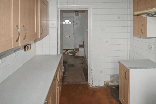 22 Derwent Road, Middleton, Manchester, M24 5LP 7