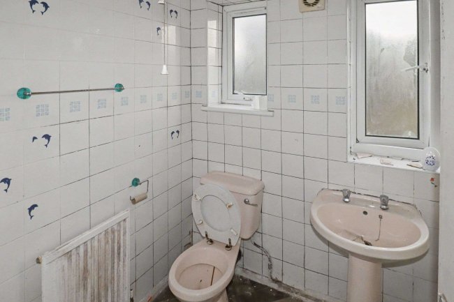 22 Derwent Road, Middleton, Manchester, M24 5LP 7