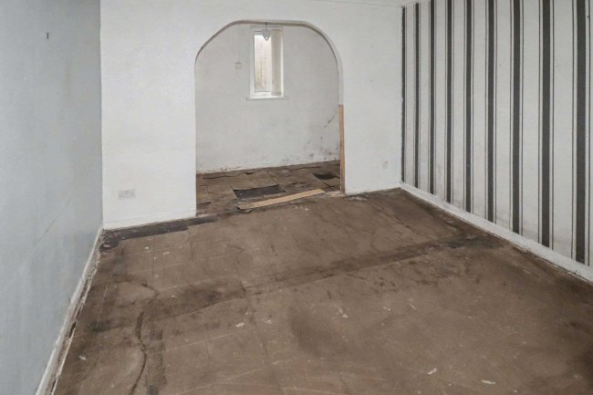 22 Derwent Road, Middleton, Manchester, M24 5LP 7