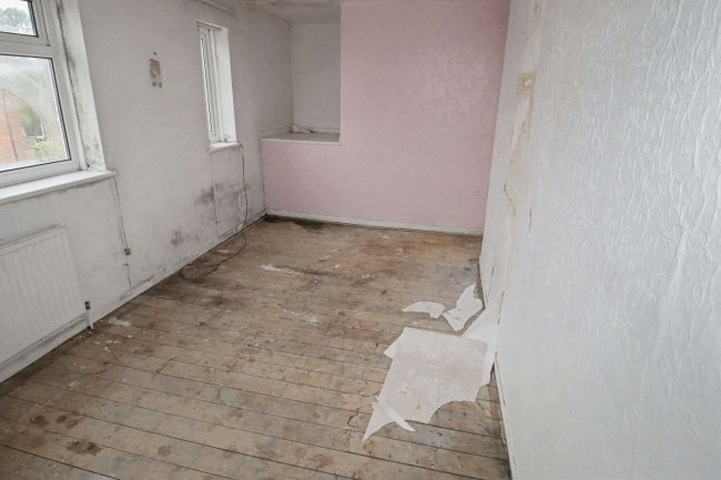 22 Derwent Road, Middleton, Manchester, M24 5LP 7