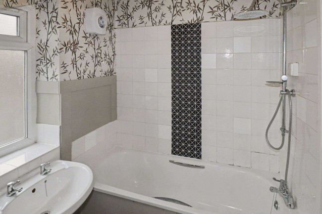 20 Yewdale Drive, Middleton, Manchester, M24 4FS 5