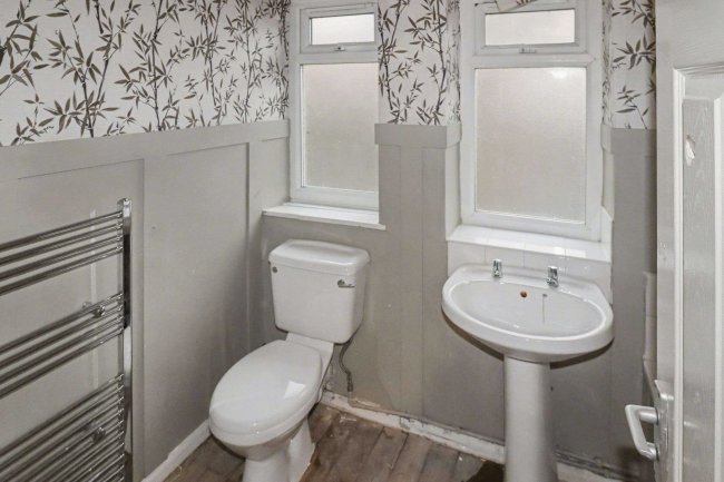 20 Yewdale Drive, Middleton, Manchester, M24 4FS 5