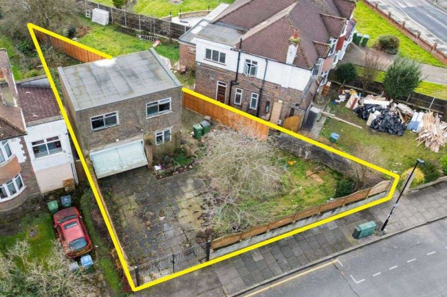 Building to the Side of 18 Bowmead, Eltham, London, SE9 3NL 9