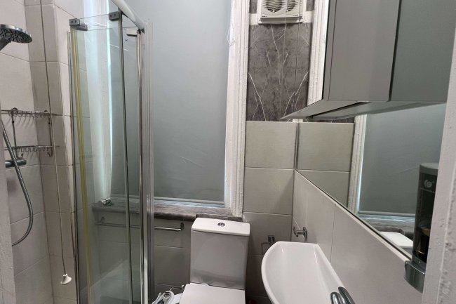 79 Praed Street, Paddington, London W2 1NS 7