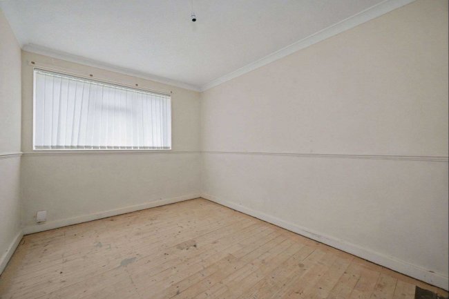 54 Fountains Garth, Bracknell, RG12 7RH 2