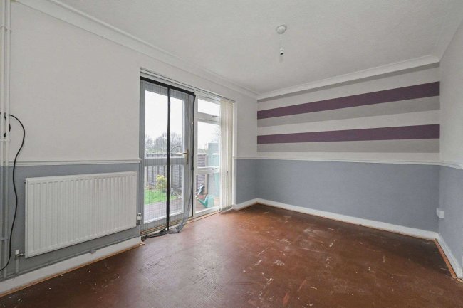 54 Fountains Garth, Bracknell, RG12 7RH 2