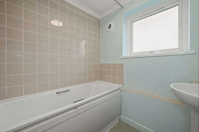 54 Fountains Garth, Bracknell, RG12 7RH 2