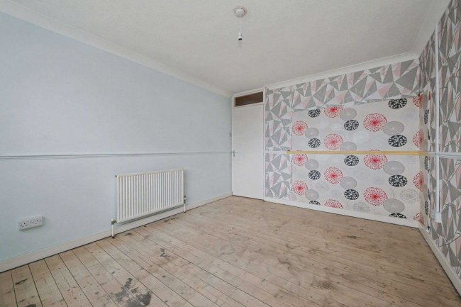 54 Fountains Garth, Bracknell, RG12 7RH 2