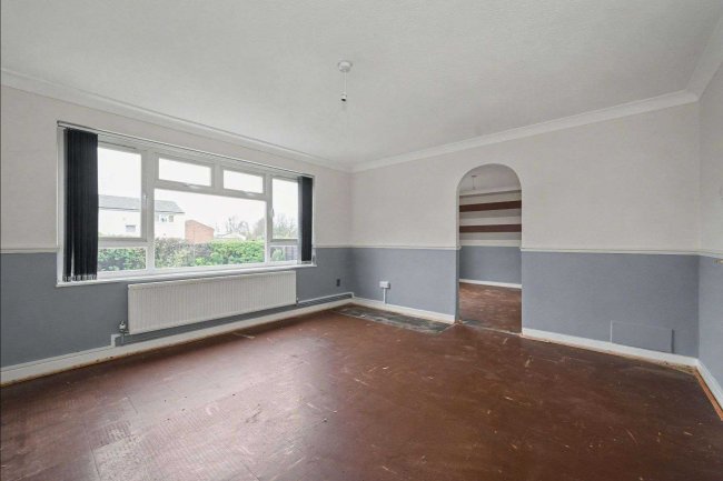 54 Fountains Garth, Bracknell, RG12 7RH 2