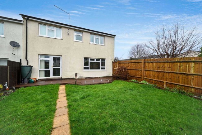 54 Fountains Garth, Bracknell, RG12 7RH 2