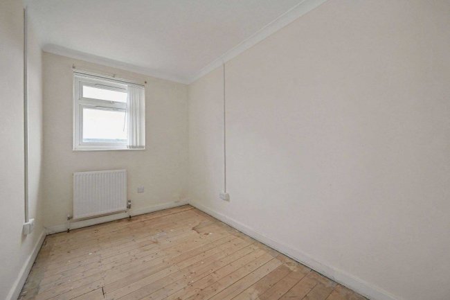 54 Fountains Garth, Bracknell, RG12 7RH 2