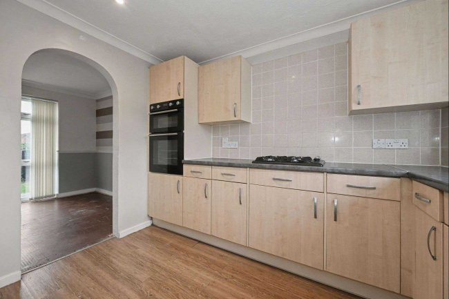 54 Fountains Garth, Bracknell, RG12 7RH 2