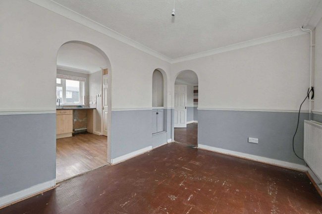 54 Fountains Garth, Bracknell, RG12 7RH 2