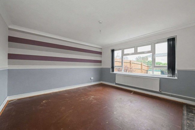 54 Fountains Garth, Bracknell, RG12 7RH 2