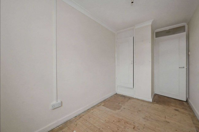 54 Fountains Garth, Bracknell, RG12 7RH 2