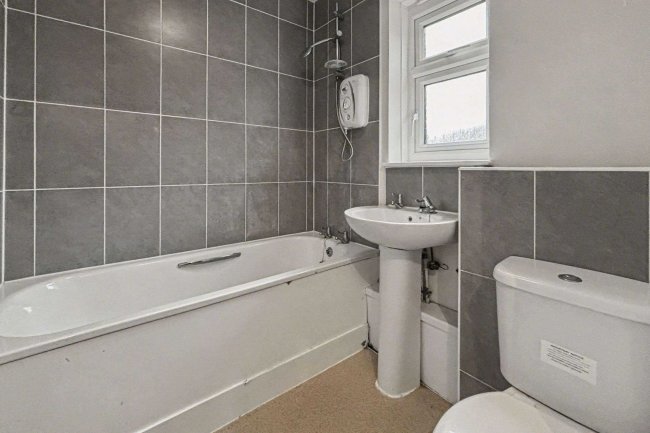 20 Arden Road, Bradford, West Yorkshire, BD8 0PN 5