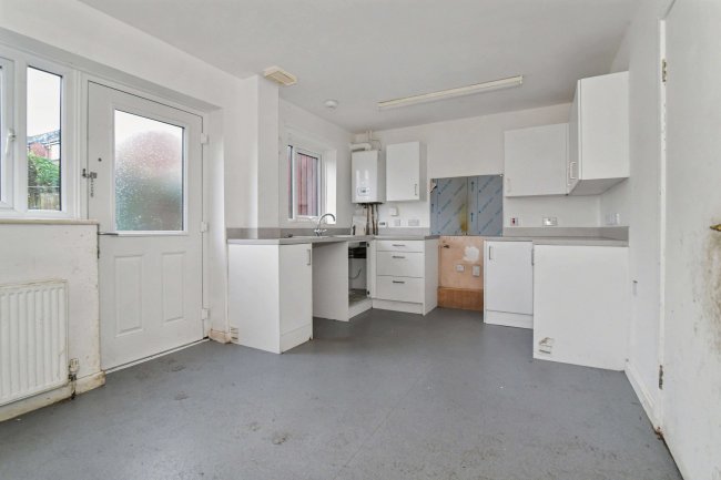 102 Queen Mary Road, Manor, Sheffield, S2 1HS 2