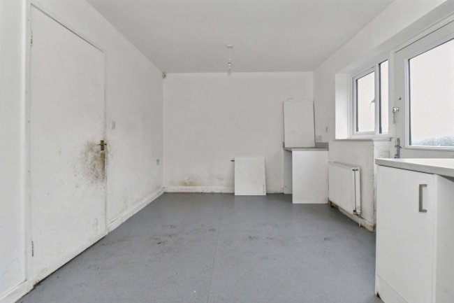 102 Queen Mary Road, Manor, Sheffield, S2 1HS 2