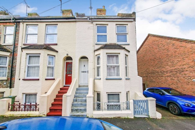 45 Bradstone Avenue, Folkestone, Kent, CT19 5AG 3