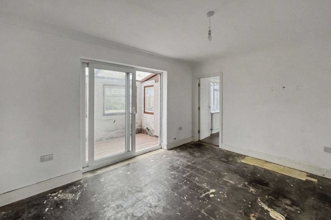 6 Pembury Close, Bromley, BR2 7PS 5