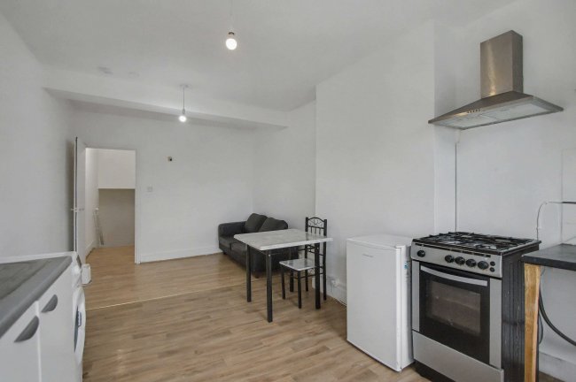 Flat 2, 116a Craven Park Road, London NW10 8QD 5