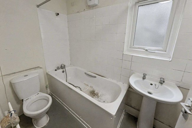 14 Gowrie Road, Battersea, London SW11 5NR 7