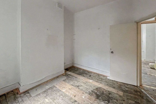 14 Gowrie Road, Battersea, London SW11 5NR 7