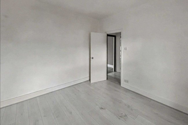 14 Gowrie Road, Battersea, London SW11 5NR 7