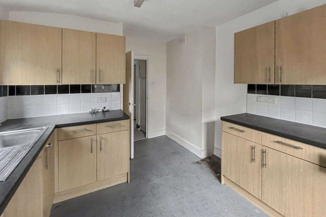 14 Gowrie Road, Battersea, London SW11 5NR 7