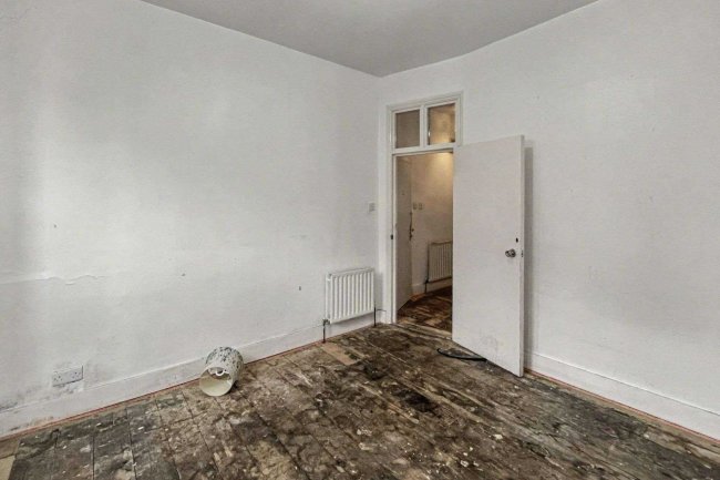 14 Gowrie Road, Battersea, London SW11 5NR 7