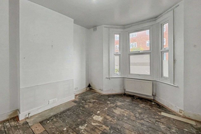 14 Gowrie Road, Battersea, London SW11 5NR 7