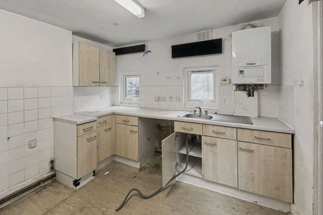 14 Gowrie Road, Battersea, London SW11 5NR 7