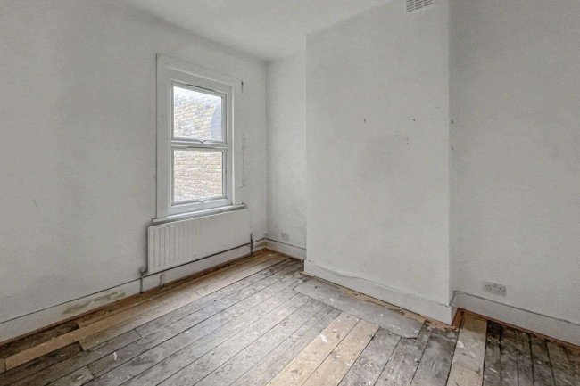 14 Gowrie Road, Battersea, London SW11 5NR 7