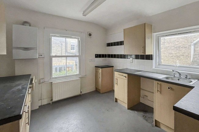 14 Gowrie Road, Battersea, London SW11 5NR 7