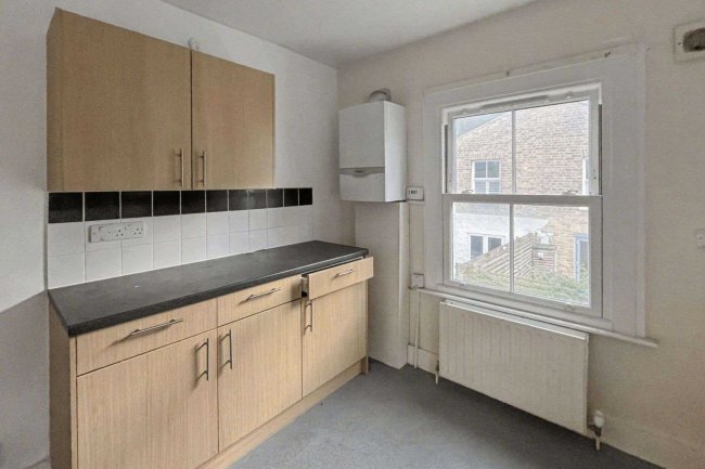 14 Gowrie Road, Battersea, London SW11 5NR 7