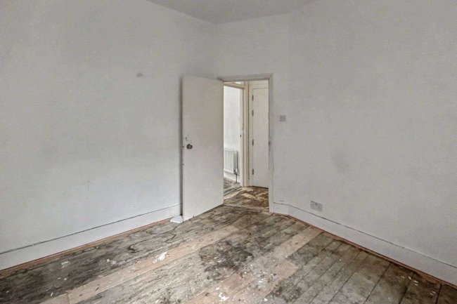 14 Gowrie Road, Battersea, London SW11 5NR 7