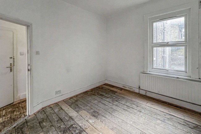 14 Gowrie Road, Battersea, London SW11 5NR 7