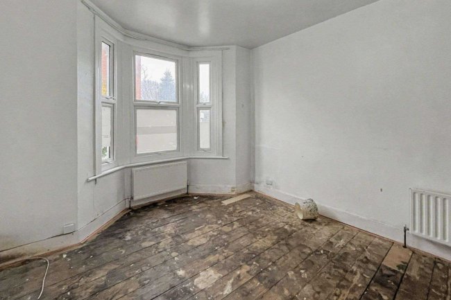 14 Gowrie Road, Battersea, London SW11 5NR 7