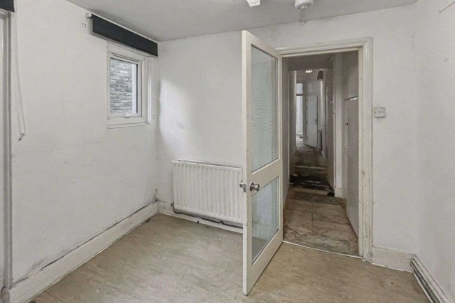 14 Gowrie Road, Battersea, London SW11 5NR 7