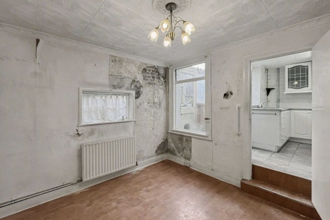 24 Milton Road, Caterham, CR3 5JD 4