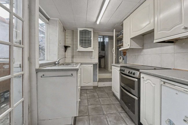 24 Milton Road, Caterham, CR3 5JD 4