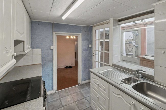 24 Milton Road, Caterham, CR3 5JD 4