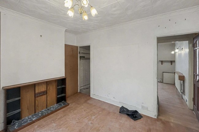 24 Milton Road, Caterham, CR3 5JD 4