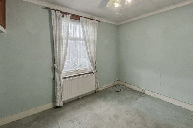 24 Milton Road, Caterham, CR3 5JD 4