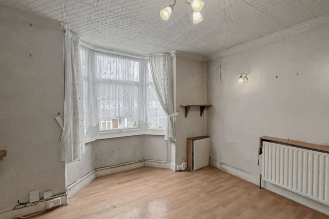 24 Milton Road, Caterham, CR3 5JD 4