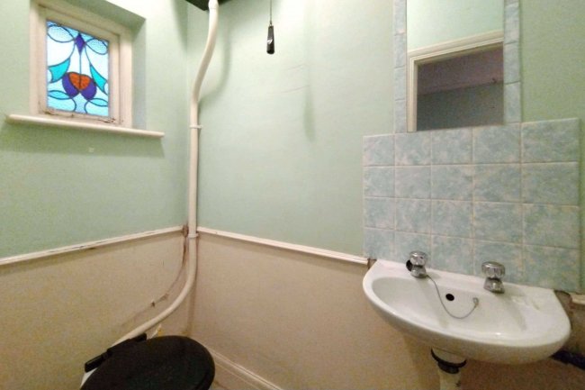 25 Netherpark Drive, Gidea Park, Romford, Essex, RM2 5RJ 3