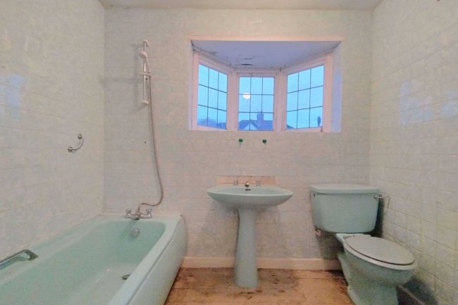 25 Netherpark Drive, Gidea Park, Romford, Essex, RM2 5RJ 3