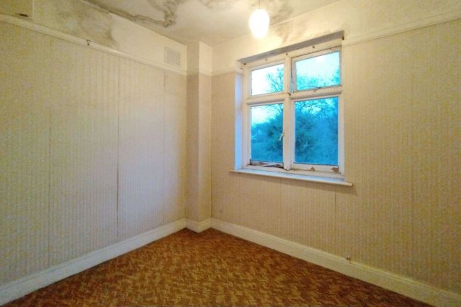 25 Netherpark Drive, Gidea Park, Romford, Essex, RM2 5RJ 3