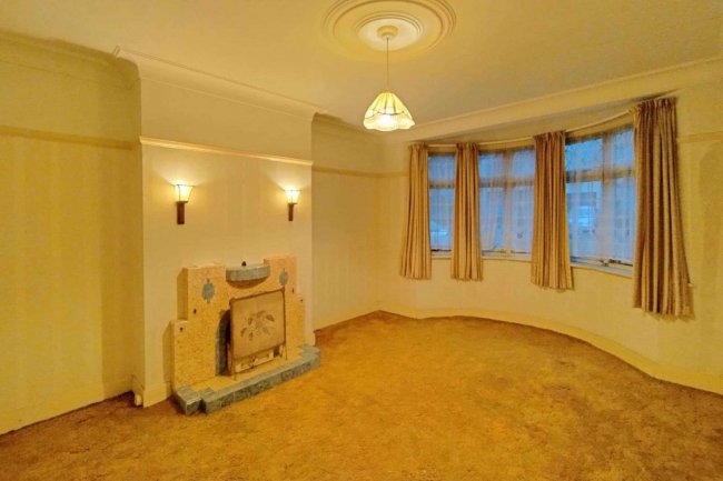 25 Netherpark Drive, Gidea Park, Romford, Essex, RM2 5RJ 3