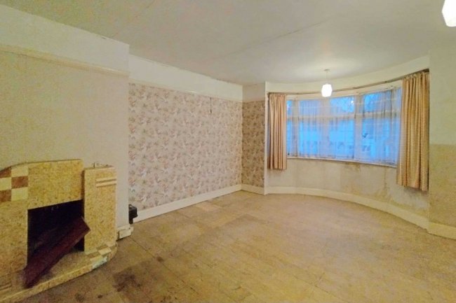 25 Netherpark Drive, Gidea Park, Romford, Essex, RM2 5RJ 3